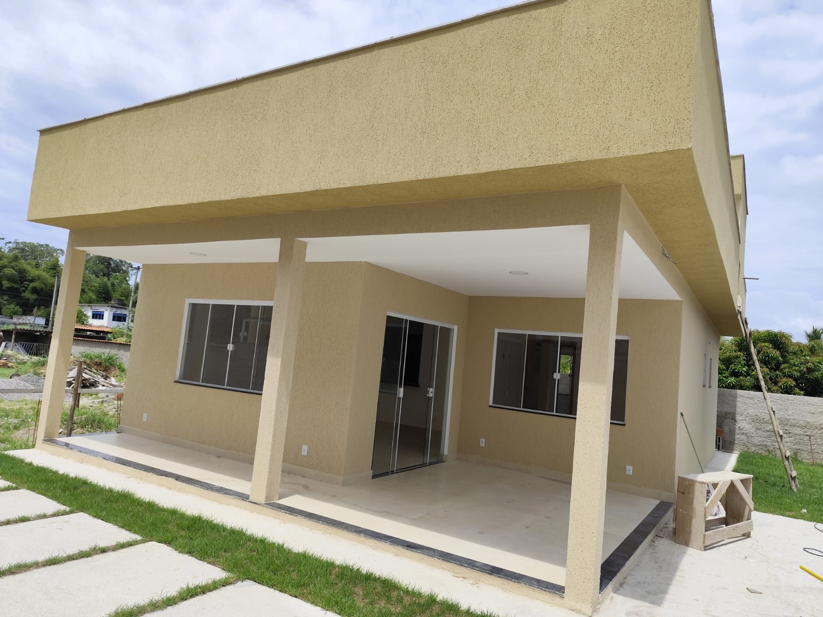 4 casas no mesmo condomínio Rota do Sol Condado Marica RJ
